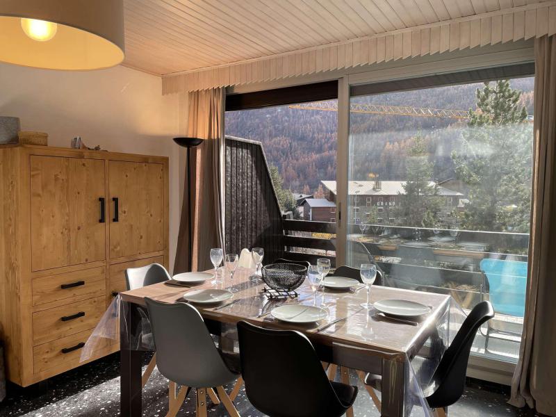 Rent in ski resort 3 room apartment 6 people (0210) - Résidence le Pic Blanc - Serre Chevalier - Living room