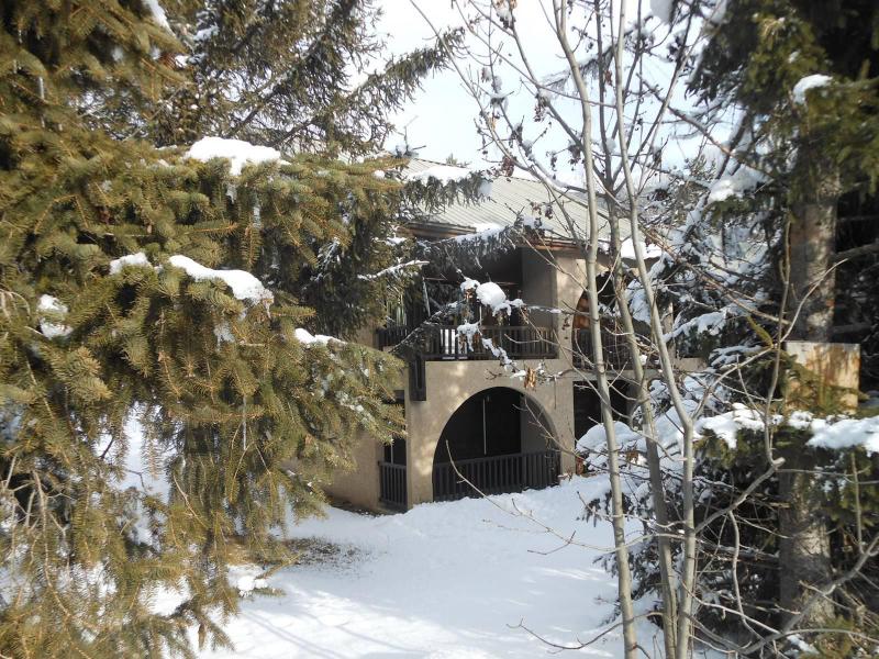 Location au ski Studio mezzanine 6 personnes (B012) - Résidence le Prarial - Serre Chevalier - Extérieur hiver