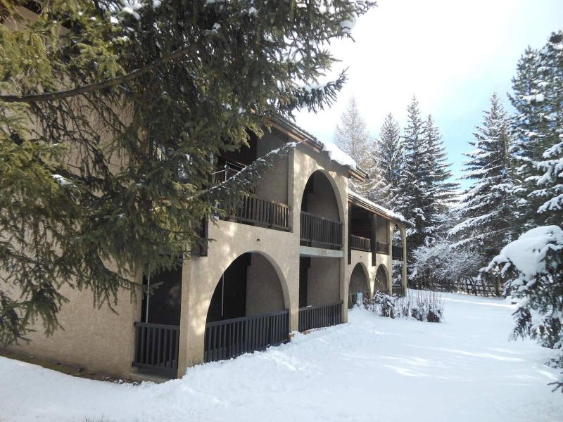 Location au ski Studio mezzanine 6 personnes (B012) - Résidence le Prarial - Serre Chevalier - Extérieur hiver