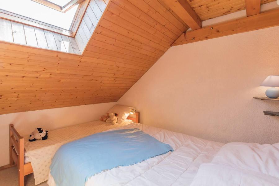 Skiverleih Wohnung 2 Mezzanine Zimmer 4 Leute (MOSER007) - Résidence le Pré des Fonts - Serre Chevalier - Offener Schlafbereich