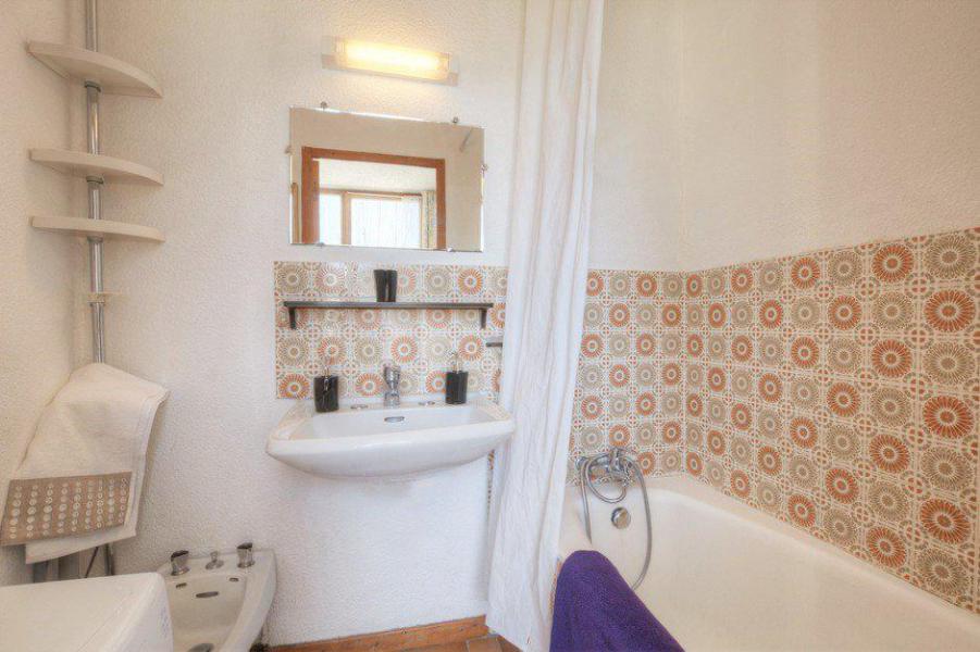 Rent in ski resort 2 room apartment 6 people (211) - Résidence les Eterlous - Serre Chevalier - Shower room