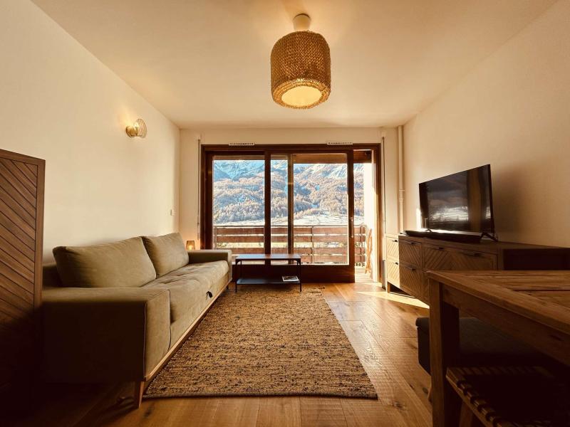 Rent in ski resort Studio sleeping corner 4 people (4300) - Résidence Pellenches - Serre Chevalier - Living room