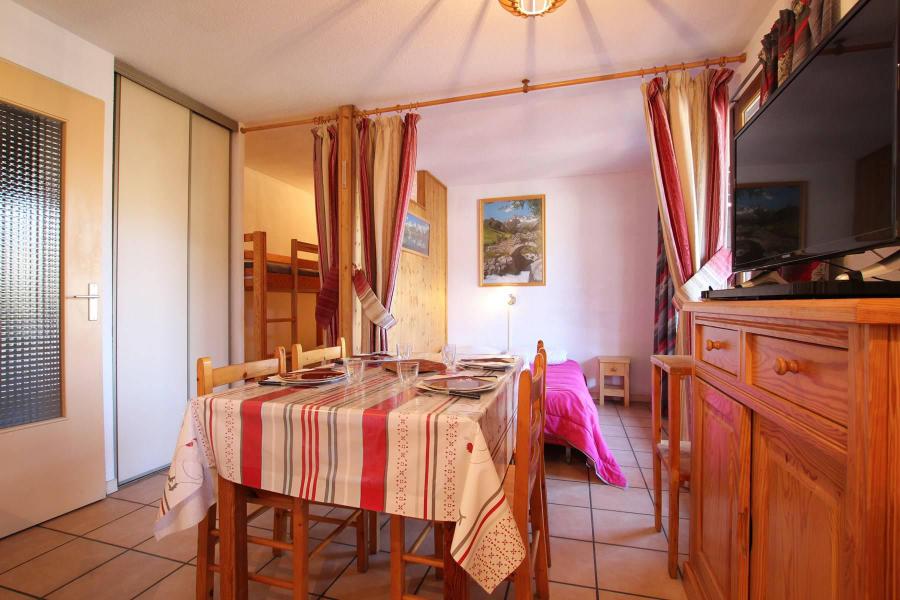 Rent in ski resort Studio sleeping corner 4 people (610) - Résidence Signal du Prorel - Serre Chevalier - Living room