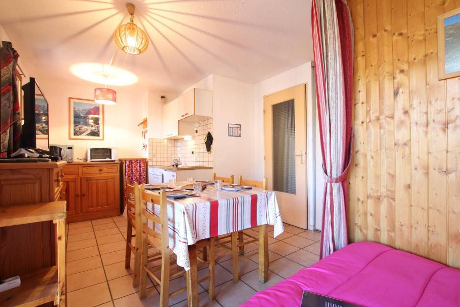 Rent in ski resort Studio sleeping corner 4 people (610) - Résidence Signal du Prorel - Serre Chevalier - Living room