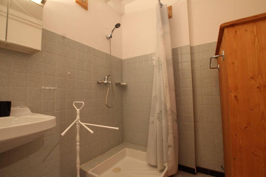Location au ski Appartement 2 pièces 4 personnes (0823) - Résidence Thabor - Serre Chevalier - Salle de douche