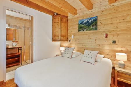 Rent in ski resort 9 room triplex chalet 11 people (Marmotte 2) - MARMOTTANT - Serre Chevalier - Bedroom