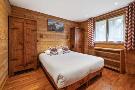 Rent in ski resort 9 room triplex semi-detached chalet 11 people (Marmotte 2) - MARMOTTANT - Serre Chevalier - Bedroom