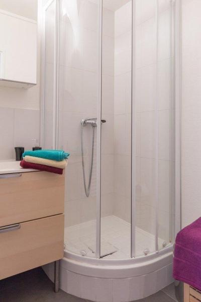 Rent in ski resort Studio sleeping corner 4 people (420) - Résidence Aigle Noir - Serre Chevalier - Shower room