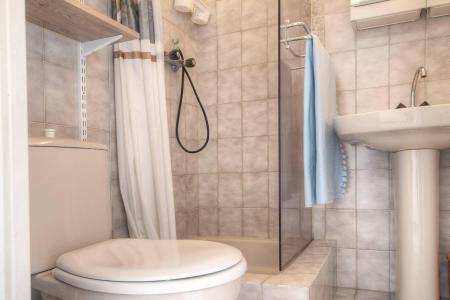 Rent in ski resort Studio 2 people (302) - Résidence Central Parc 1a - Serre Chevalier - Shower room