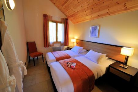 Rent in ski resort Résidence l'Adret - Serre Chevalier - Bedroom under mansard