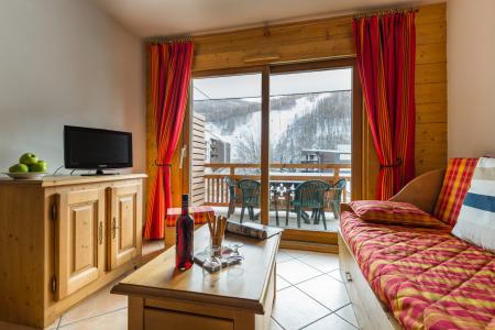 Rent in ski resort Résidence Lagrange le Hameau du Rocher Blanc - Serre Chevalier - Living area