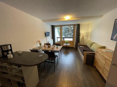 Rent in ski resort Studio sleeping corner 4 people (012) - Résidence le Bois des Coqs - Serre Chevalier - Living room
