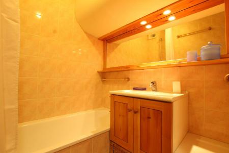 Rent in ski resort Studio sleeping corner 4 people (A012) - Résidence le Clos - Serre Chevalier - Bathroom