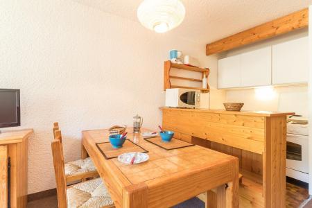 Rent in ski resort Studio sleeping corner 4 people (04) - Résidence le Galibier - Serre Chevalier - Dining area