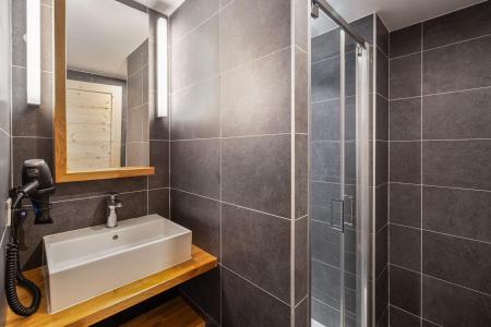 Rent in ski resort 5 room apartment 8 people (MIKA26) - Résidence Les Chalets - Serre Chevalier - Shower room