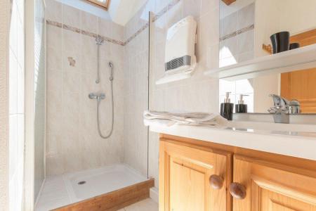 Rent in ski resort 3 room apartment 6 people (406) - Résidence les Peyronilles - Serre Chevalier - Shower room