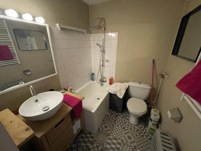 Rent in ski resort Studio sleeping corner 4 people (04) - Résidence Plaine Alpe 2 - Serre Chevalier - Bathroom