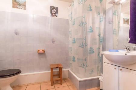 Rent in ski resort Studio sleeping corner 4 people (610) - Résidence Signal du Prorel - Serre Chevalier - Shower room