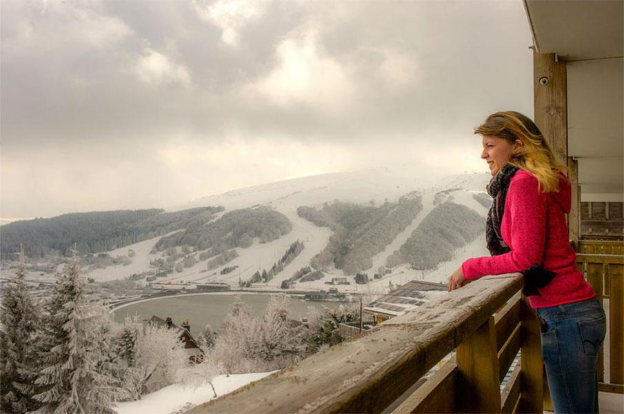 Ski verhuur Les Chalets de Super-Besse - Super Besse - Buiten winter