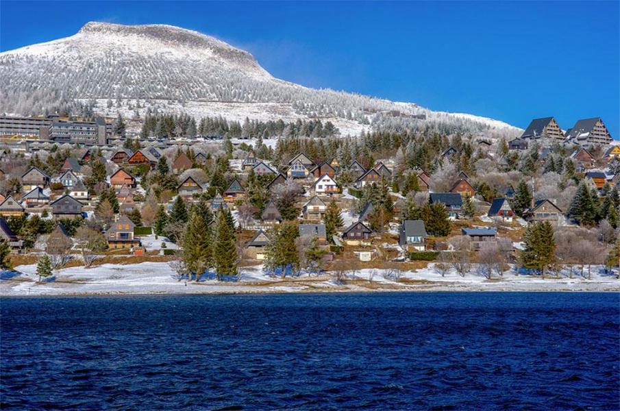 Skiverleih Les Chalets de Super-Besse - Super Besse - Draußen im Winter