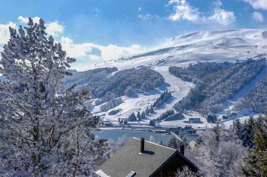 Ski verhuur Les Chalets de Super-Besse - Super Besse - Buiten winter