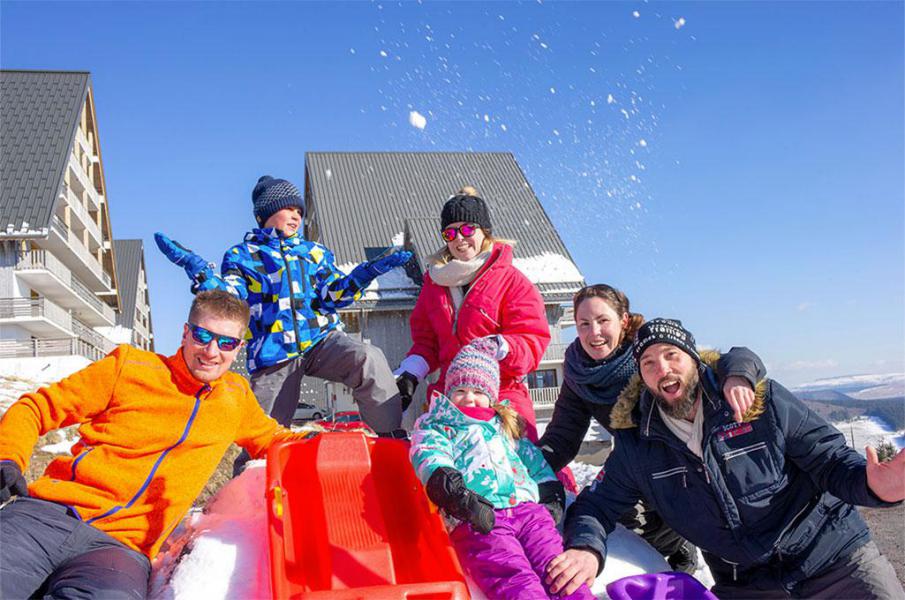 Ski verhuur Les Chalets de Super-Besse - Super Besse - Buiten winter