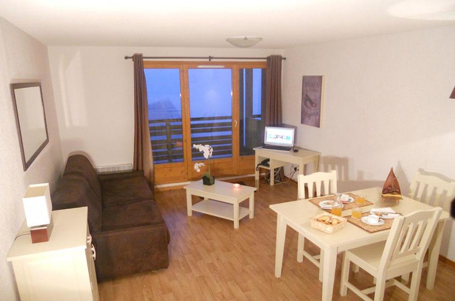 Rent in ski resort Les Chalets de Super-Besse - Super Besse - Living area