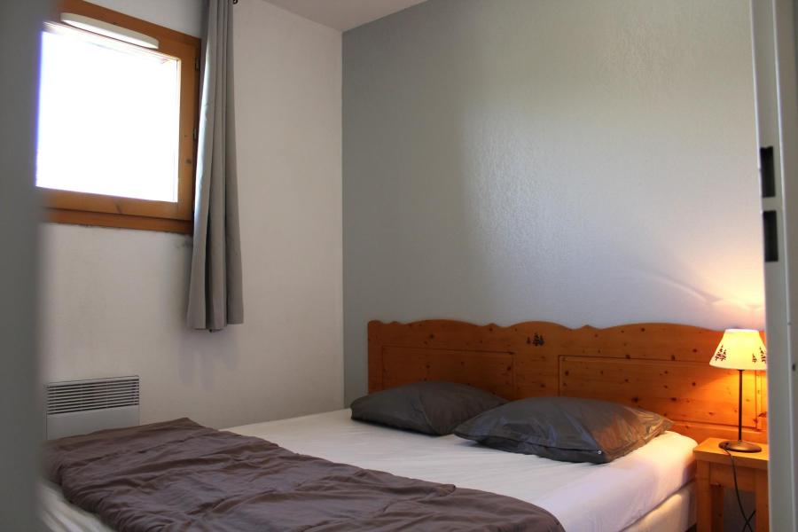 Rent in ski resort 2 room apartment sleeping corner 4 people (CF42) - La Résidence les Chaumettes - Superdévoluy - Bedroom