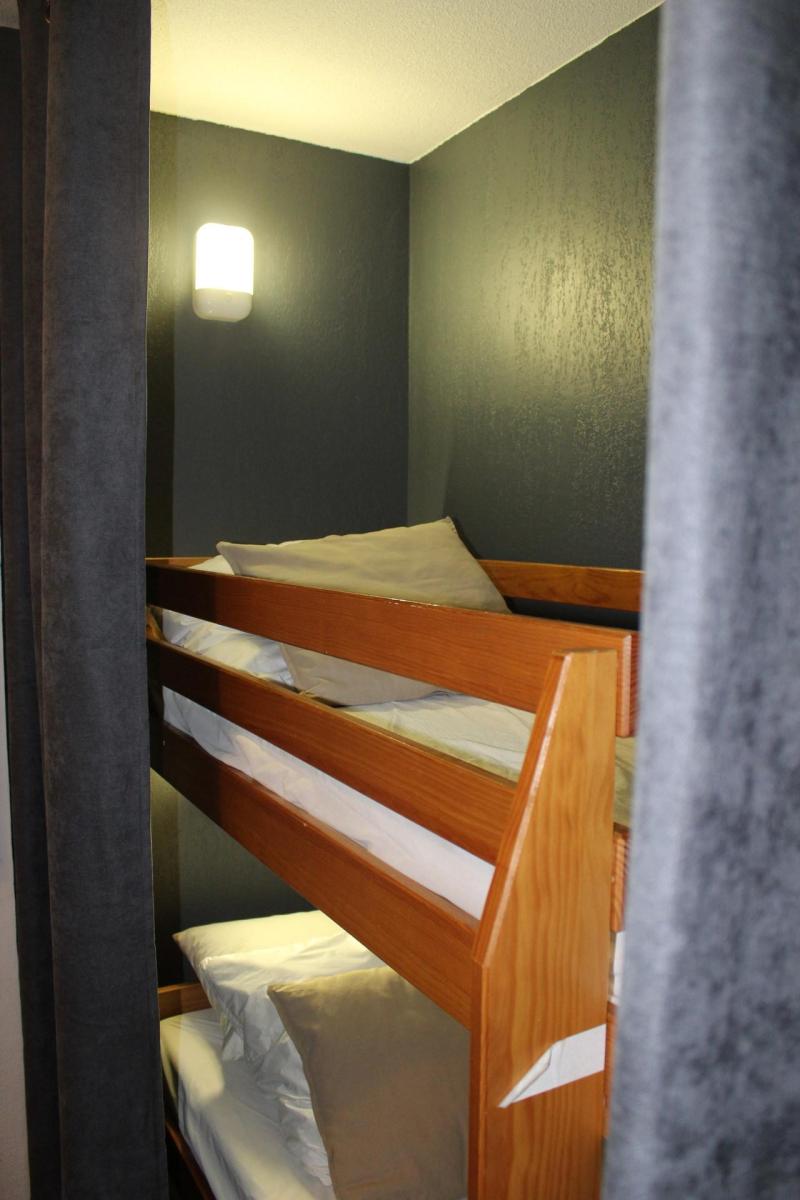 Rent in ski resort 2 room apartment sleeping corner 6 people (CD25) - La Résidence les Chaumettes - Superdévoluy - Bedroom