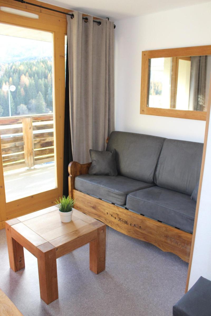 Rent in ski resort 2 room apartment sleeping corner 6 people (CD25) - La Résidence les Chaumettes - Superdévoluy - Living room