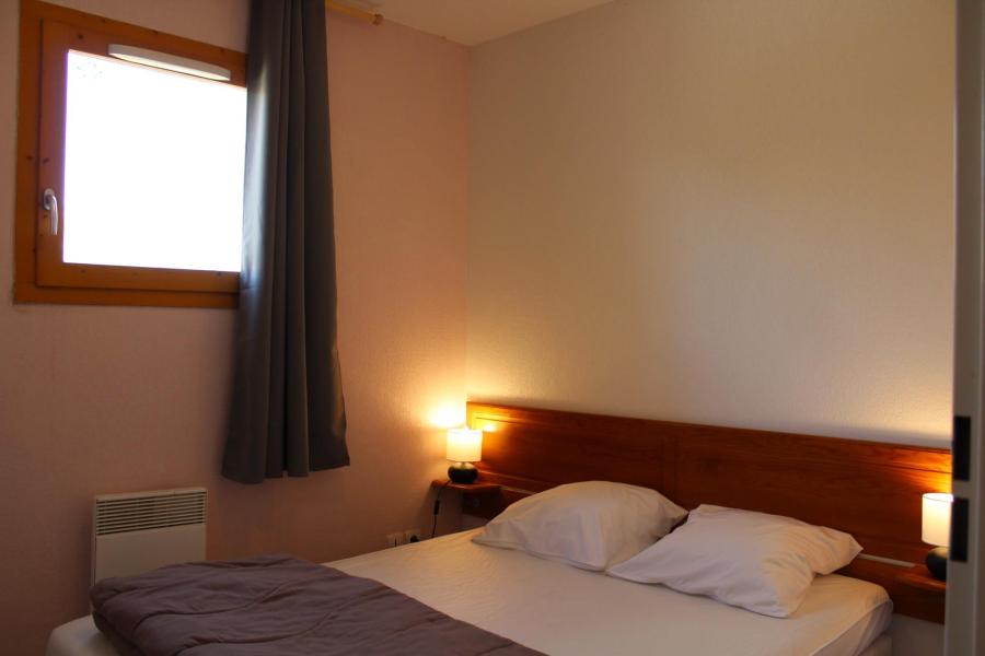 Rent in ski resort 2 room apartment sleeping corner 6 people (CE22) - La Résidence les Chaumettes - Superdévoluy - Bedroom