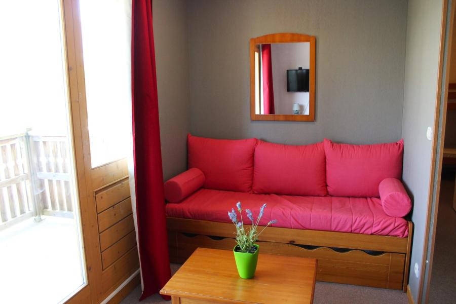 Rent in ski resort 2 room apartment sleeping corner 6 people (CE22) - La Résidence les Chaumettes - Superdévoluy - Living room