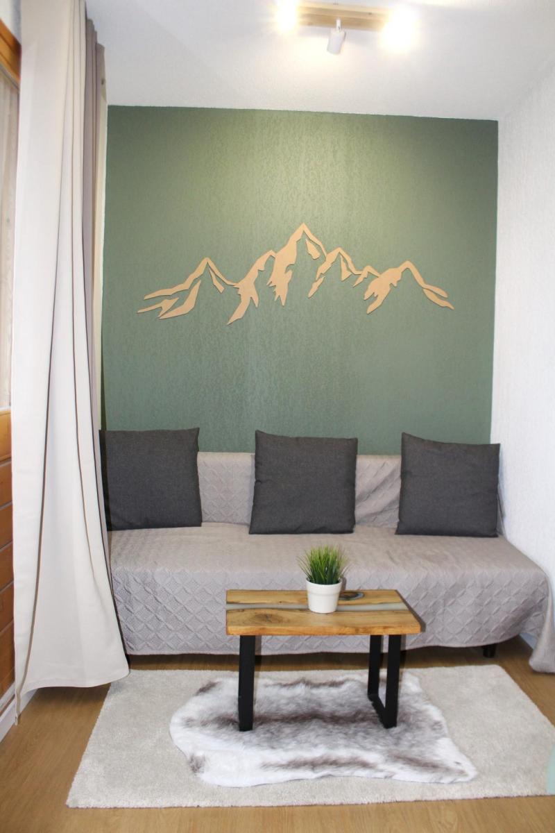 Rent in ski resort 2 room apartment sleeping corner 6 people (CE42) - La Résidence les Chaumettes - Superdévoluy - Living room