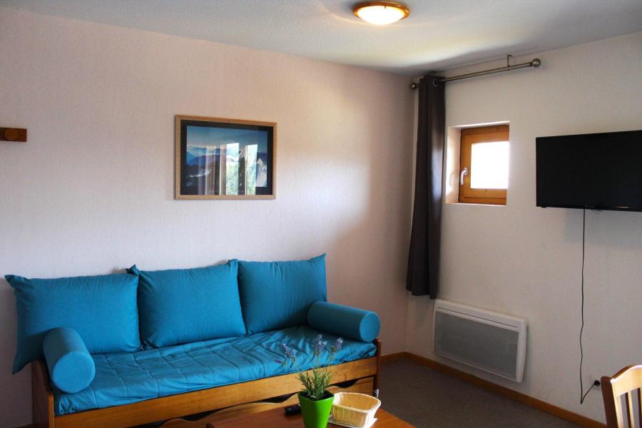 Rent in ski resort 2 room apartment sleeping corner 6 people (CE44) - La Résidence les Chaumettes - Superdévoluy - Living room