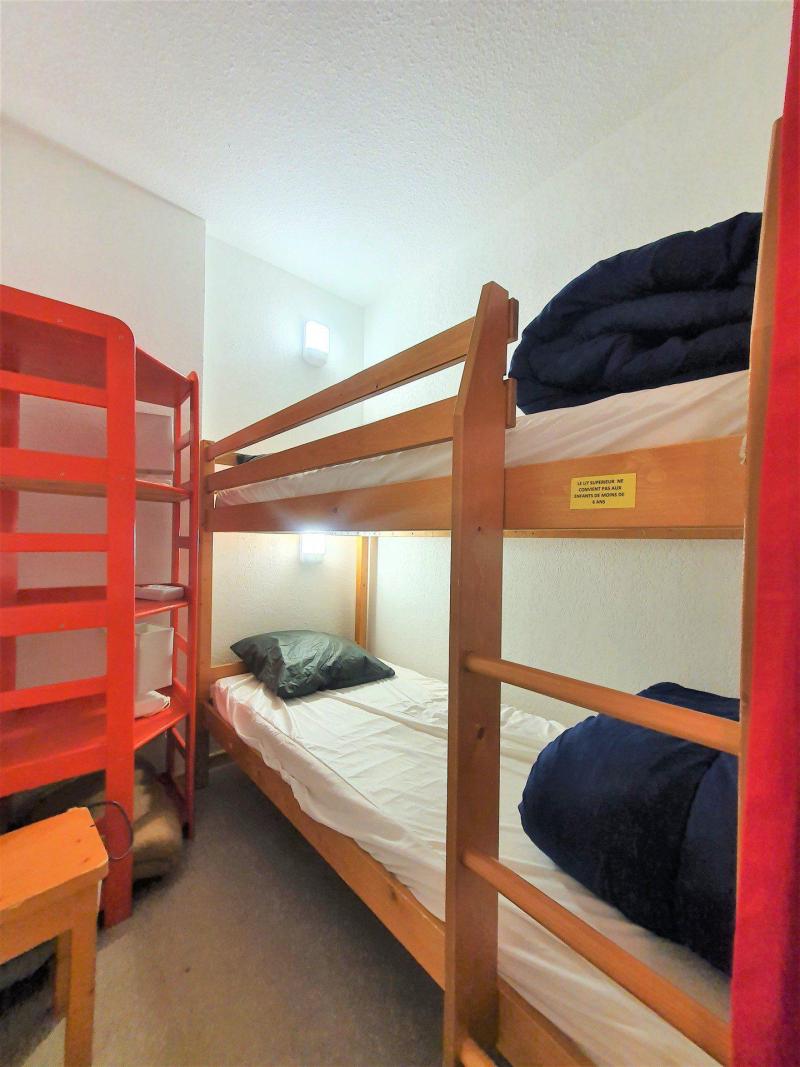Rent in ski resort 2 room apartment sleeping corner 6 people (CF15) - La Résidence les Chaumettes - Superdévoluy - Bedroom