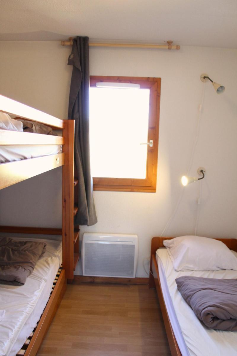 Rent in ski resort 4 room apartment 8 people (BL51) - Les Chalets de SuperD Bleuet - Superdévoluy - Bedroom