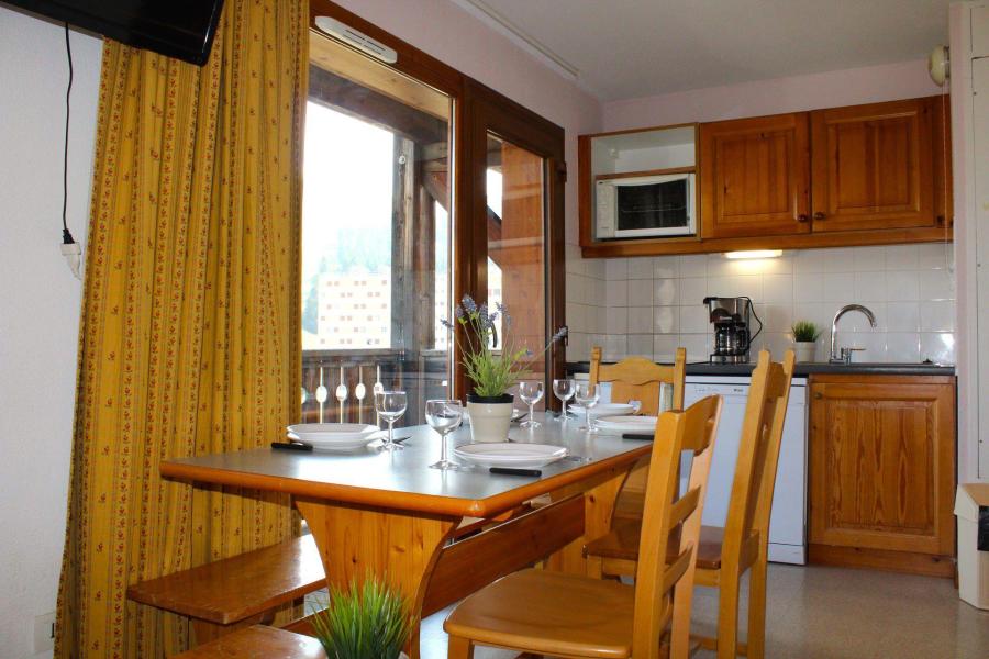 Ski verhuur Appartement 2 kabine kamers 4 personen (CB23) - Les Chalets de SuperD Chardon Bleu - Superdévoluy - Woonkamer