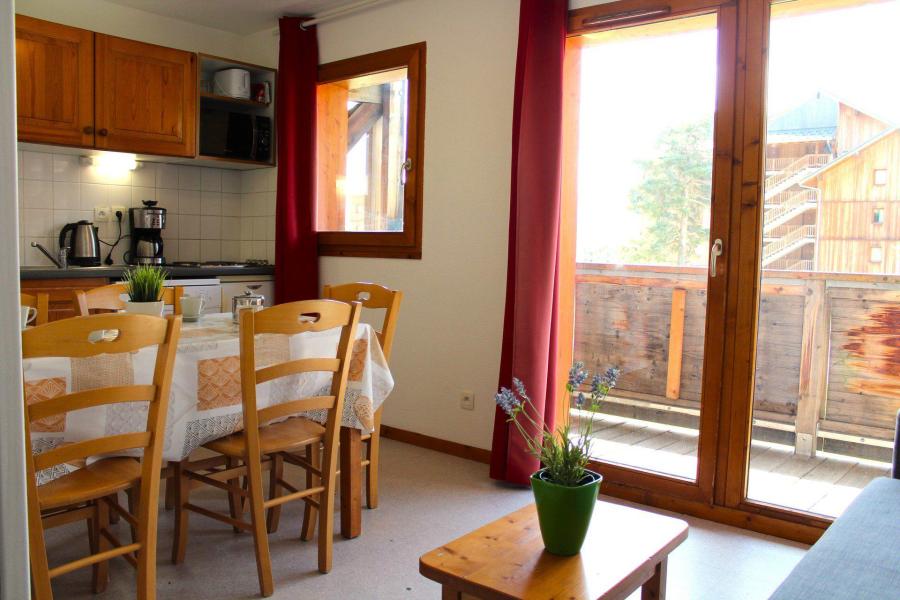 Rent in ski resort 2 room apartment sleeping corner 6 people (GE23) - Les Chalets de SuperD Gentiane - Superdévoluy - Living room