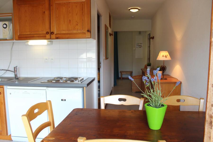 Rent in ski resort 2 room apartment sleeping corner 6 people (GE83) - Les Chalets de SuperD Gentiane - Superdévoluy - Living room