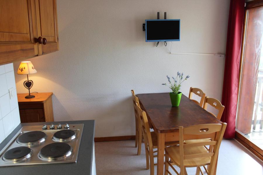 Rent in ski resort 2 room apartment sleeping corner 6 people (GE83) - Les Chalets de SuperD Gentiane - Superdévoluy - Living room