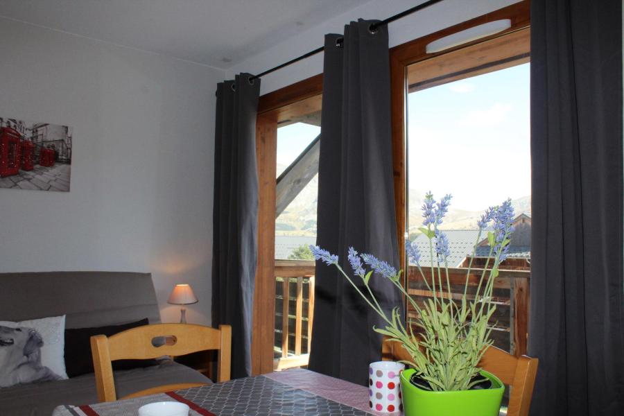 Rent in ski resort 2 room apartment sleeping corner 6 people (HE52) - Les Chalets de SuperD Hélianthème - Superdévoluy - Living room