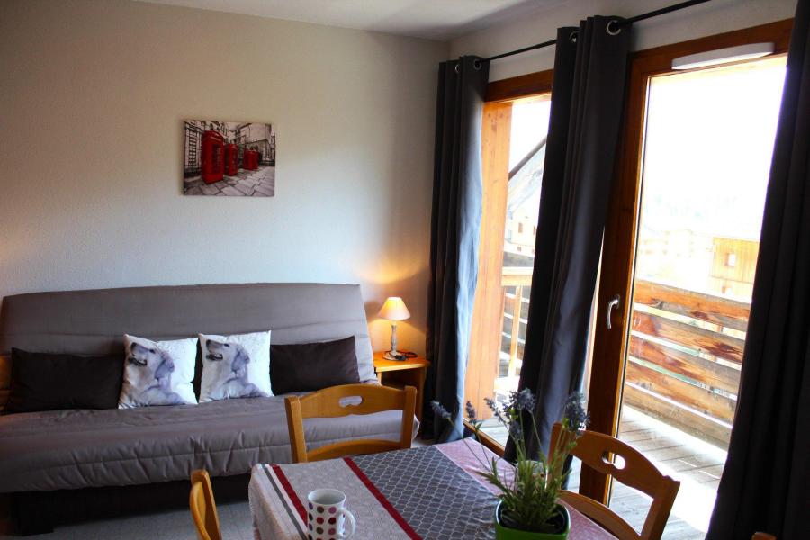Rent in ski resort 2 room apartment sleeping corner 6 people (HE52) - Les Chalets de SuperD Hélianthème - Superdévoluy - Living room