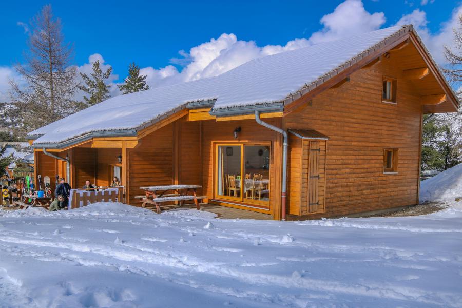Vacances en montagne Résidence Chalets Margot - Superdévoluy - Extérieur hiver