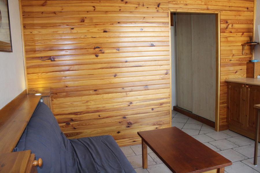 Rent in ski resort Studio sleeping corner 4 people (1030 N) - Résidence le Bois d'Aurouze - Superdévoluy - Living room