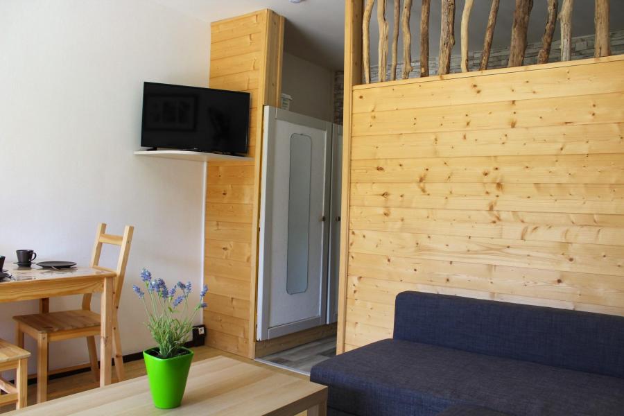 Rent in ski resort Studio sleeping corner 4 people (BA0504S) - Résidence le Bois d'Aurouze - Superdévoluy - Living room