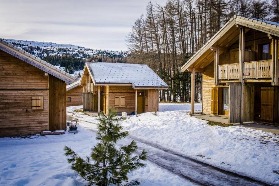 Vacances en montagne Résidence le Hameau du Puy - Superdévoluy - Extérieur hiver