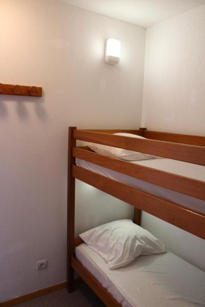 Rent in ski resort 2 room apartment sleeping corner 6 people (CE22) - La Résidence les Chaumettes - Superdévoluy - Bedroom