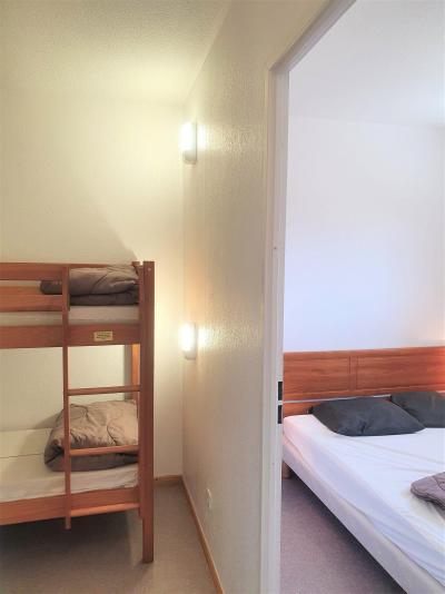 Rent in ski resort 2 room apartment sleeping corner 6 people (CE31) - La Résidence les Chaumettes - Superdévoluy - Bedroom