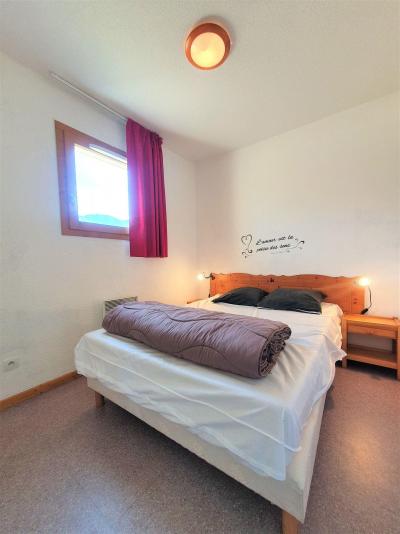 Rent in ski resort 2 room apartment sleeping corner 6 people (CF15) - La Résidence les Chaumettes - Superdévoluy - Bedroom