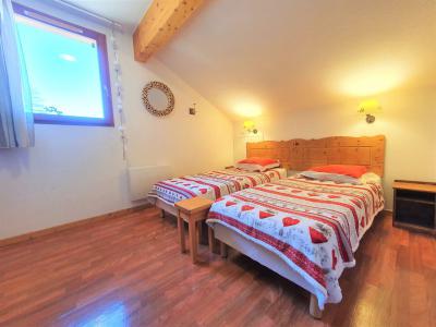 Rent in ski resort 3 room duplex semi-detached chalet 6 people (F2) - Le Hameau du Puy - Superdévoluy - Bedroom